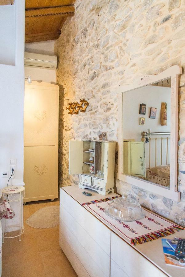 Private Studio In Historic House Lastros Exterior foto