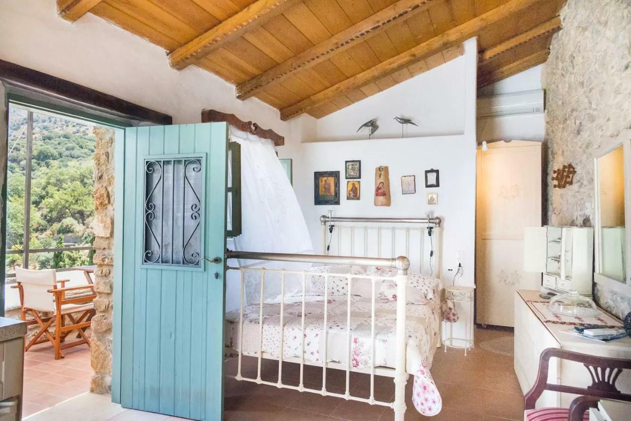 Private Studio In Historic House Lastros Exterior foto
